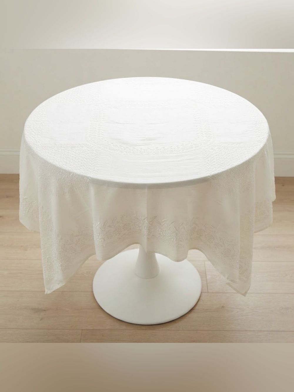 Vintage 60s White Damask Square Tablecloth Floral Jacquard Dining Accent Decor